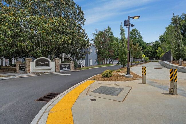 esidents enjoy immediate access to nearly 11 miles of completed Beltline trails