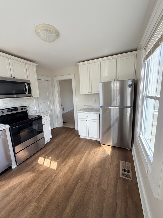 Brand new updated kitchen - 103 Birdsey Ave Unit Birdsey Apartment 2