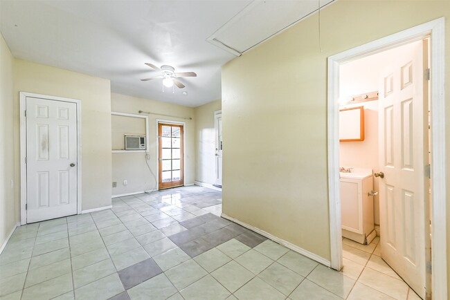 Photo - 4710 Wedgewood Dr