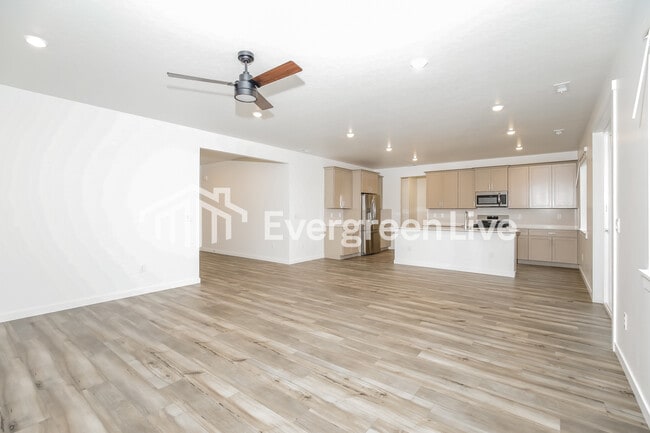 Photo - 302 Ravello St