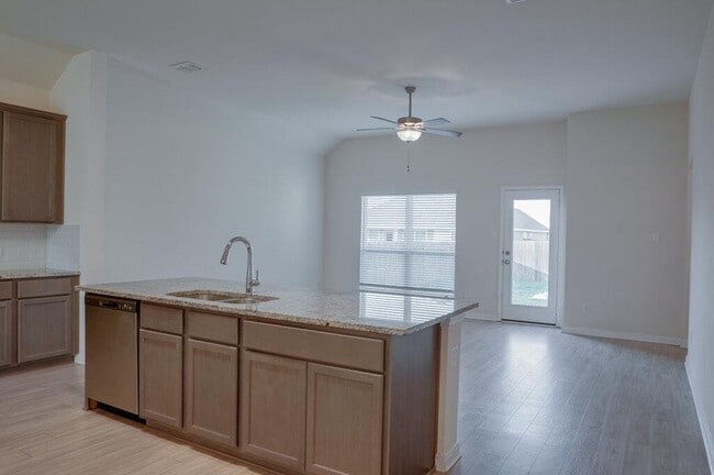 Photo - 3027 Dade Loop