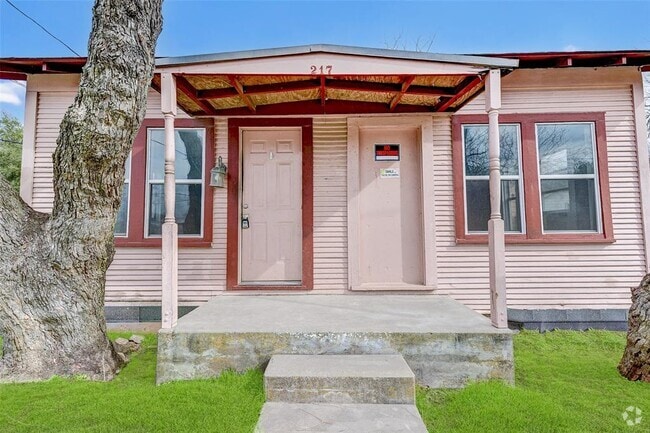 Building Photo - 217 Cedar St Rental