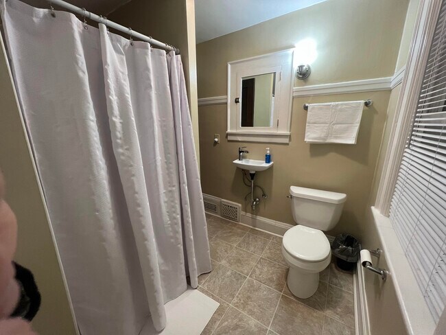 Bathroom - 545 N Appleton St Unit Upper