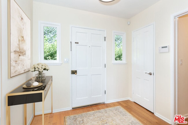 Photo - 2536 Roscomare Rd