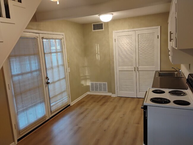 Photo - 504 N Newsom St