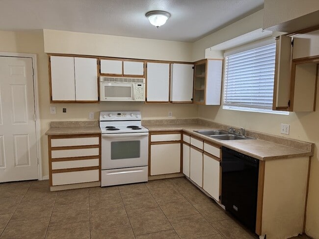 Photo - 5517 W Roma Ave