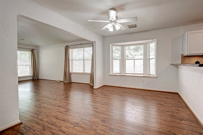 Building Photo - 22926 Rainbow Bend Ln