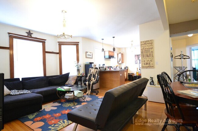 Photo - 331 Faneuil St