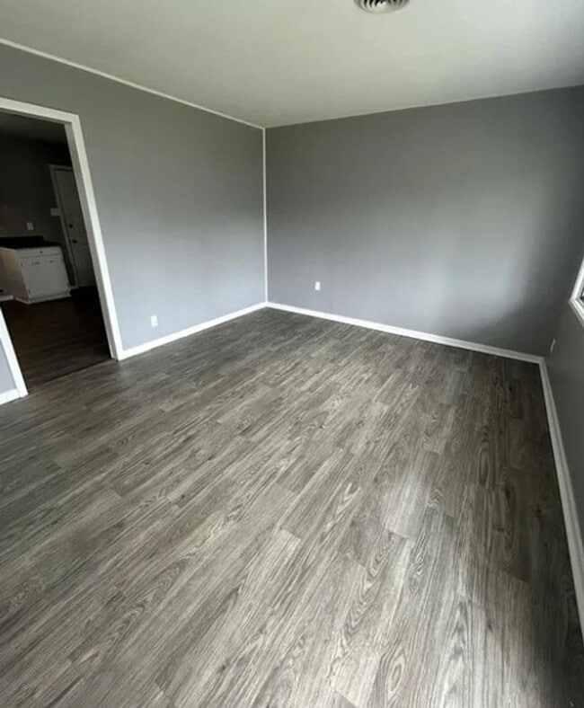 Photo - 802 St Thomas Ln
