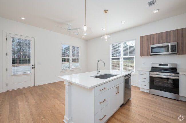 The Boxwood - 1BR, 1BA - 530 - 740SF - Kitchen/Living Room