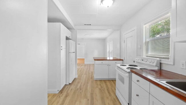 Photo - 2026 22nd St S