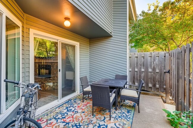 Photo - Outstanding 2 BDR With Dedicated Office