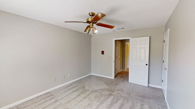 Photo - 4130 Knollcrest Cir N