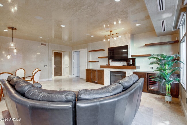 Photo - 2211 E Camelback Rd Unidad 106