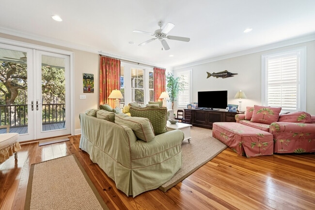 Building Photo - 190 Whiting Ln Unit ID1465810P