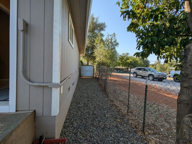 Photo - 3 Bedroom House in Shasta Lake, Fridge, Wa...