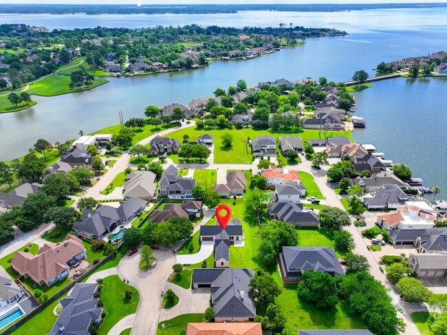 32 Englewood Ct
