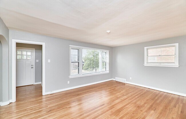 Photo - 7361 Melrose Ave