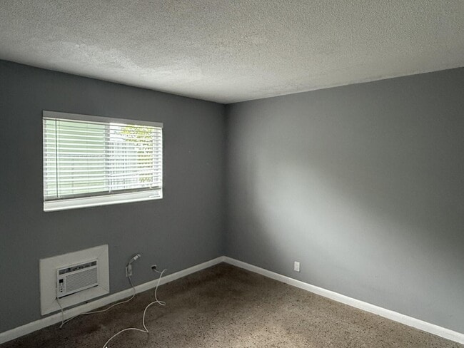 Photo - 1118 N H St Unit 10