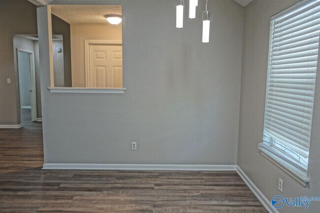 Photo - 212 Turnbrook Dr SW