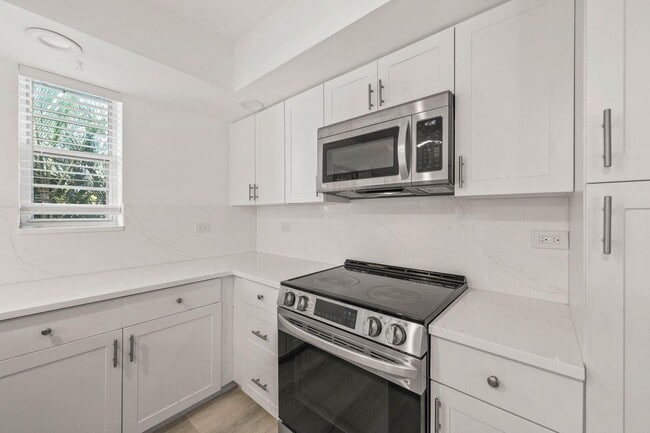 Photo - 664 Forsyth St