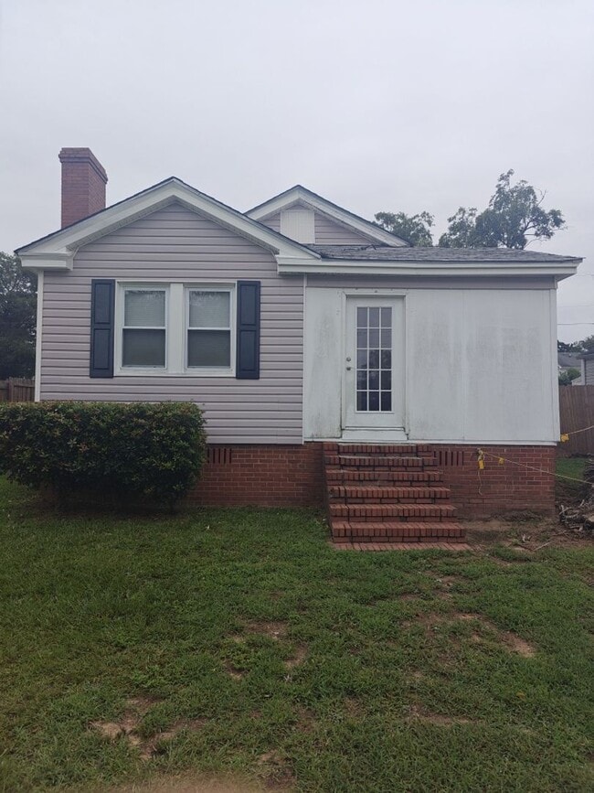 Building Photo - August Special! Application/Reservation Fe... Rental