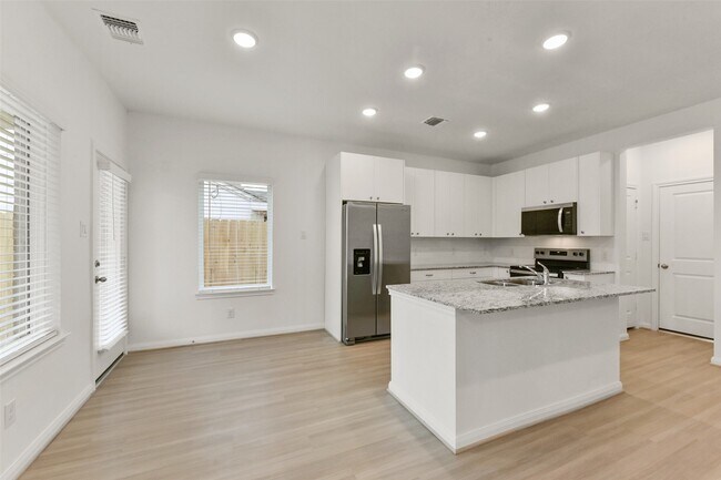 Photo - 11938 Lakewood W Dr