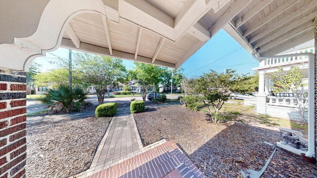 Photo - 231 W 10th St