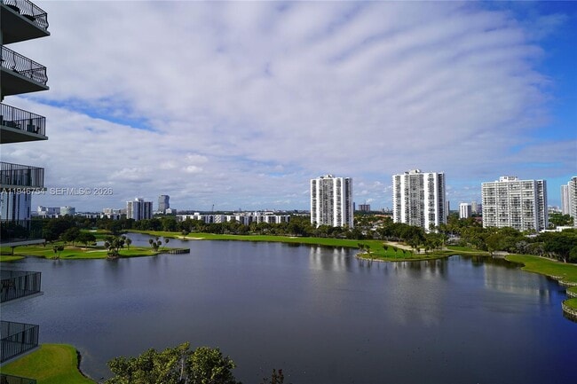 Building Photo - 20000 E Country Club Dr Unit 1014