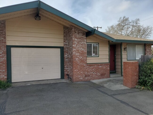 Cute 2 bedroom, 1 bath in Carmichael! - Cute 2 bedroom, 1 bath in Carmichael! House