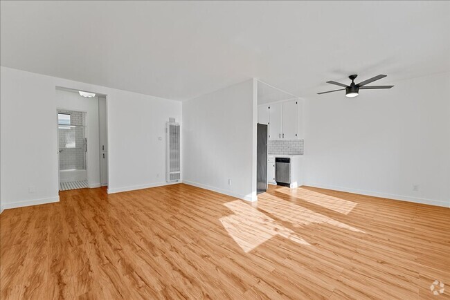 Building Photo - Beautiful One Bedroom Apartment Now Availa... Unit 03