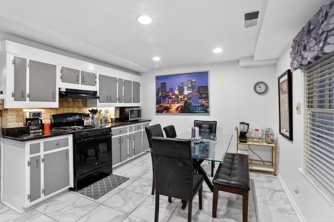 Photo - 843 Artwood Rd NE