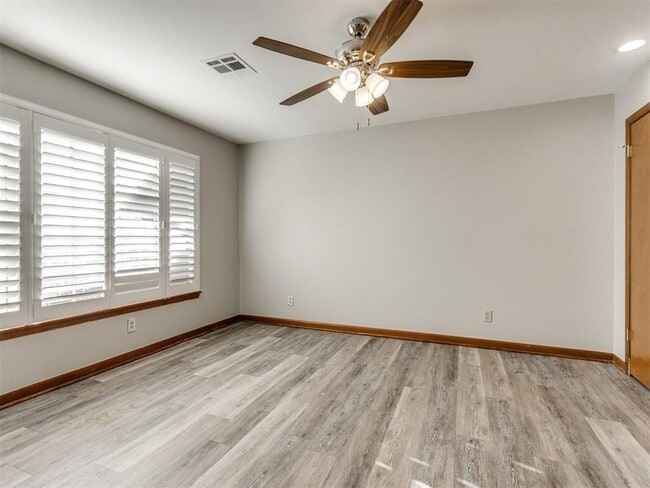 Photo - 421 Foreman Ave