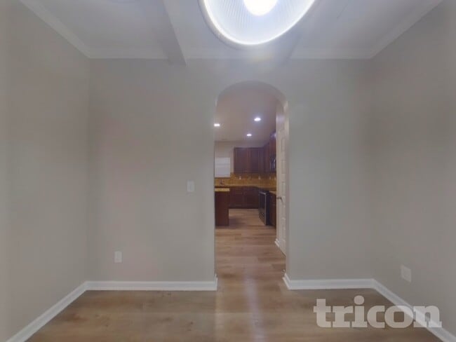 Photo - 4270 Sir Dixon Dr