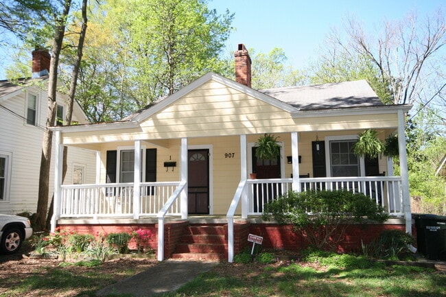 Building Photo - Adorable Duplex 1 Block from Duke - Huge Fenced Backyard! Unit 1