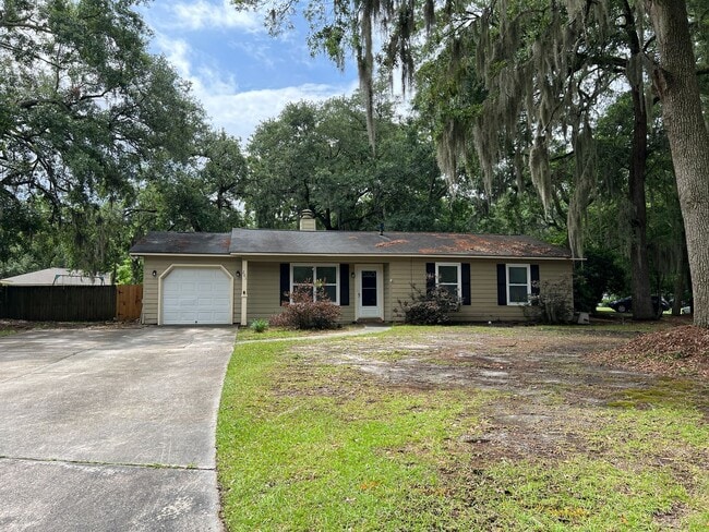 3 bedroom 2 bath home in Village Green - 3 bedroom 2 bath home in Village Green