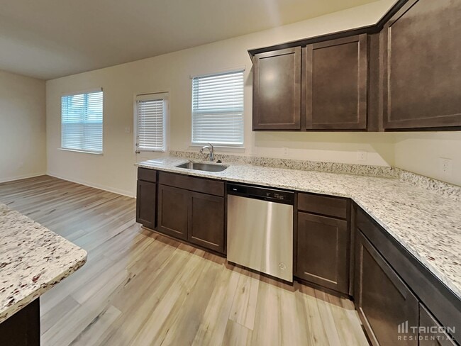 Photo - 921 Mallorie Ln