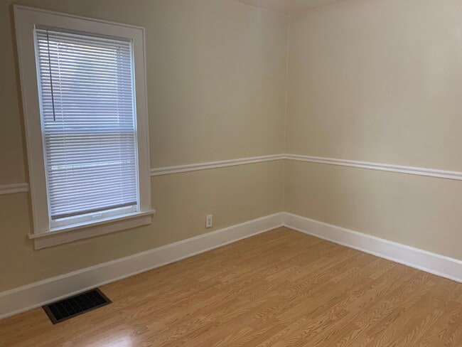 Photo - 2306 24th St NE