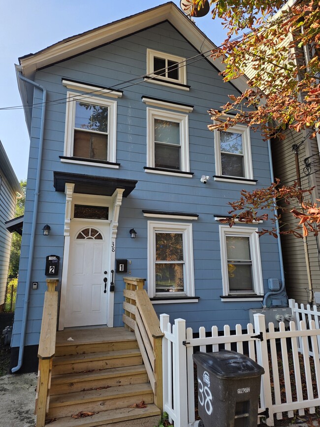 Building Photo - 38 Walnut St Rental