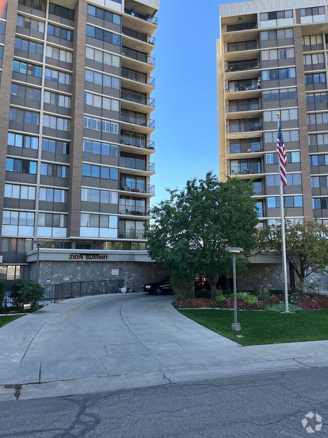 Building Photo - North Salt Lake 1 bed 1.5 bath Condo