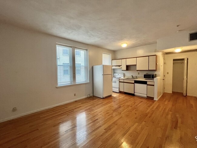 Photo - 1427 Commonwealth Ave Unit 204