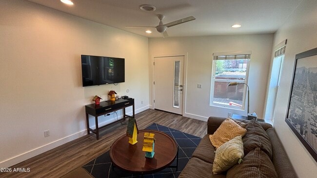 Photo - 706 E Whitton Ave