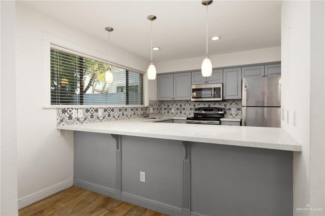 113 W Tearose Ave
