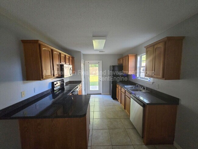 Photo - 707 Woodlawn Ave