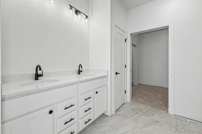 Photo - 1326 Heights Ct