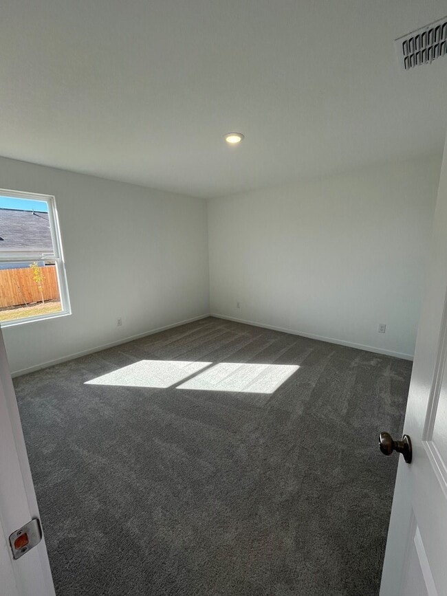 Photo - 1209 Moraine Pl