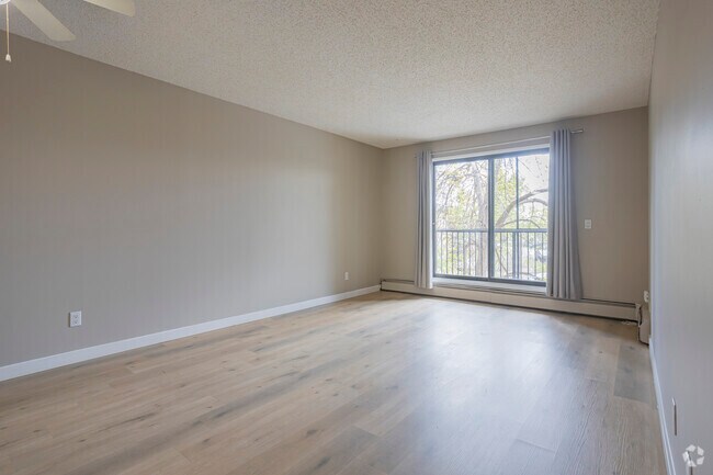 2BR, 1BA - 800SF - Falconcrest Village