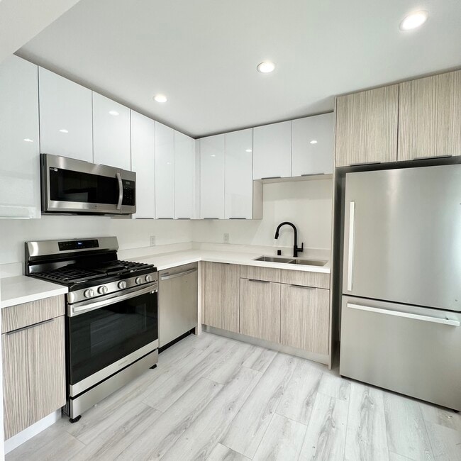 Photo - 2034 Garth Avenue
