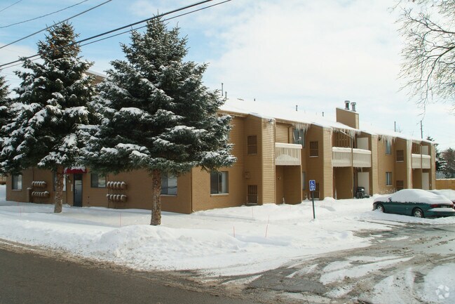 Village Apartments At Oxford