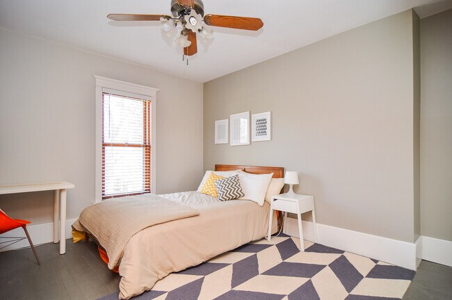 Photo - 140 Fuller Ave SE
